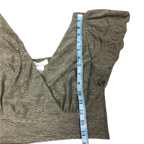 Urban Romantics Eyelet Smocked Top Large - Picture 8 of 8